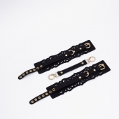 Черный кожаные оковы с узорами и золотистой фурнитурой - Crazy Handmade - купить с доставкой в Ульяновске