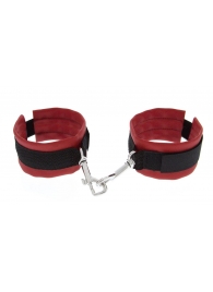 Красно-чёрные полиуретановые наручники Luxurious Handcuffs - Blush Novelties - купить с доставкой в Ульяновске