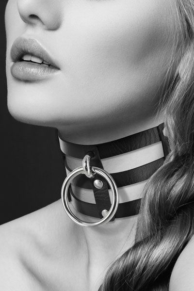 Чёрный тройной чокер с большим кольцом - Bijoux Pour Toi - купить с доставкой в Ульяновске